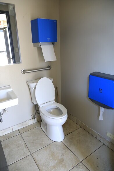 More Photos Of 2080 Harlem Ave, Riverside Auto Repair For Lease