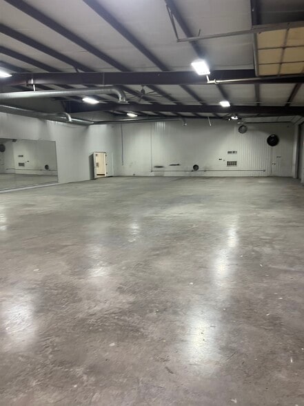 More Photos Of 10100 Hicks Field Rd, Fort Worth Warehouse For Sale
