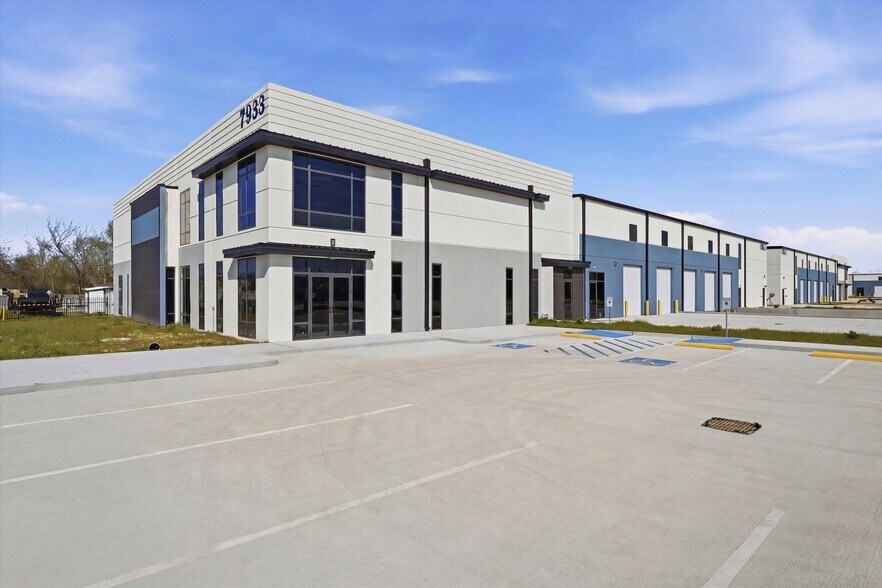 More Photos Of 7933 Ley Rd, Houston Unknown For Lease