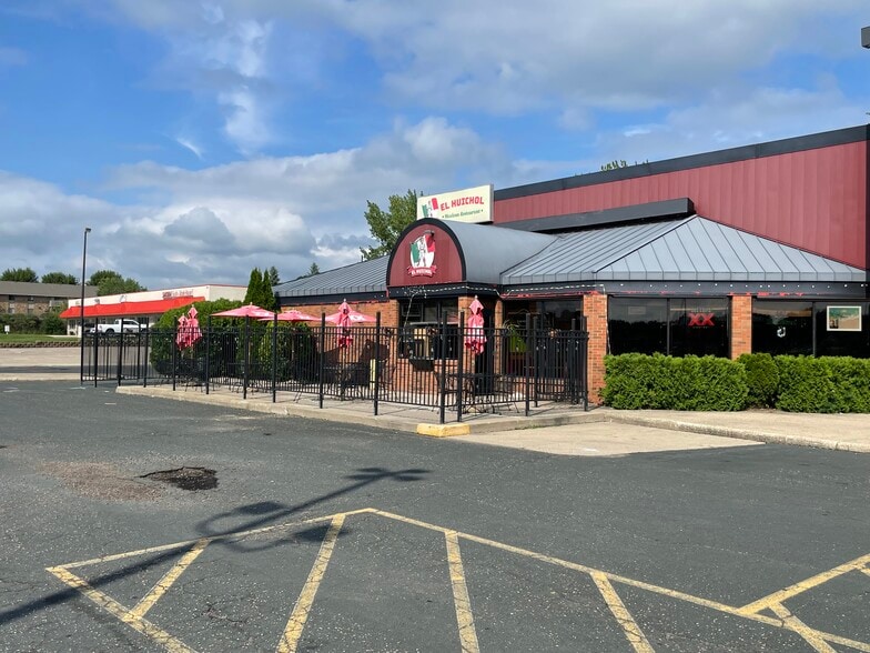 More Photos Of 1006 Commercial Dr, Buffalo Restaurant For Lease