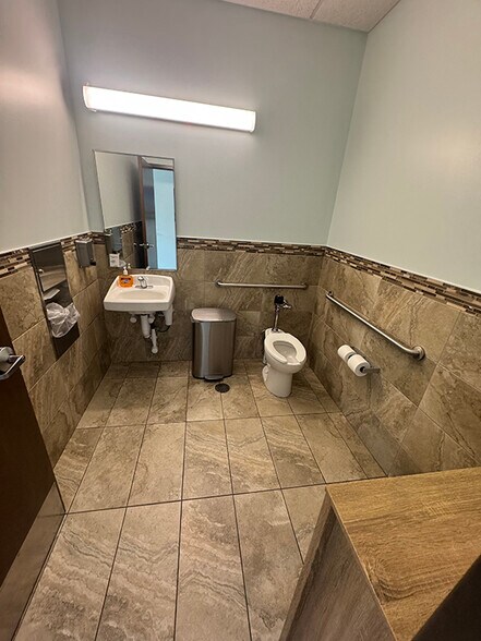 More Photos Of 2570 Justin Rd, Highland Village Unknown For Lease