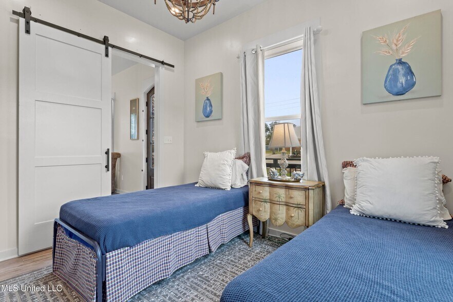 More Photos Of 647 Howard Ave, Biloxi Office Residential For Sale