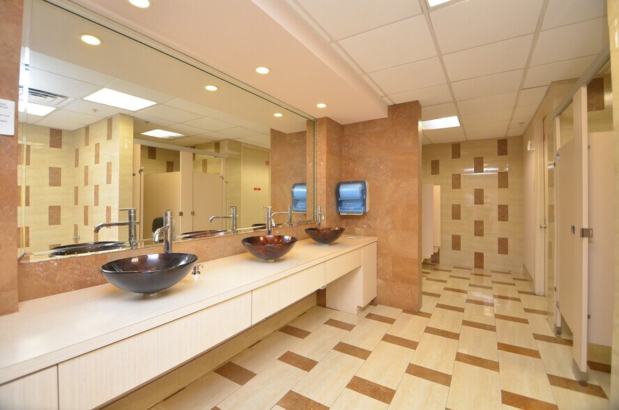 More Photos Of 7900 N Sam Houston Pky W, Houston Office For Lease