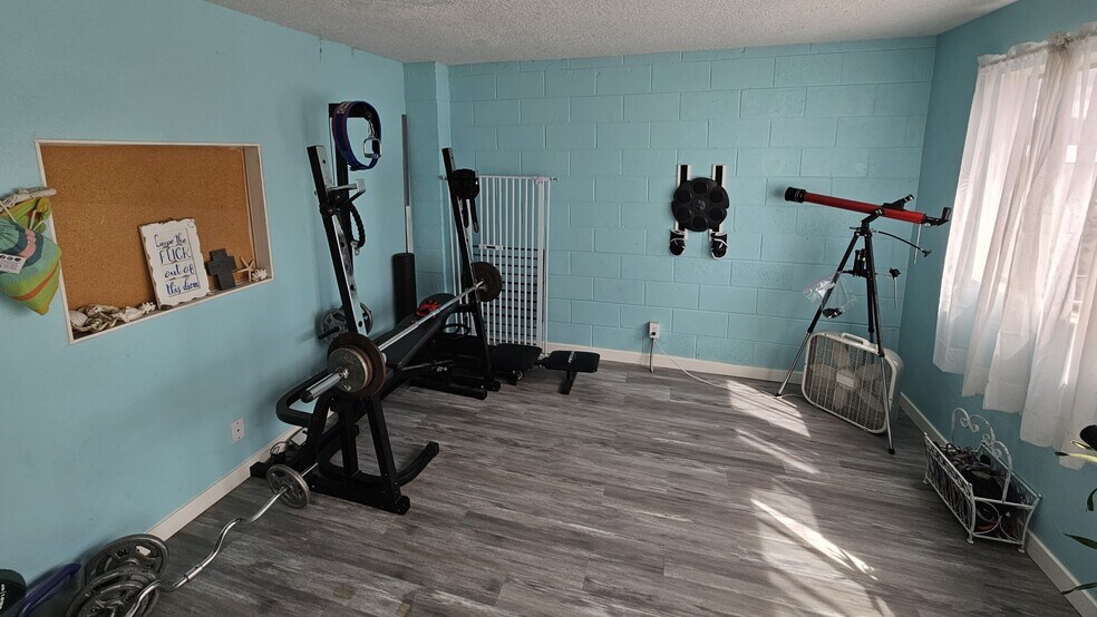 More Photos Of 537 14th St, Longview Storefront For Sale