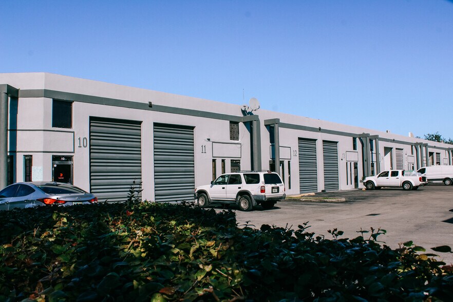 More Photos Of 2545 W 80th St, Hialeah Warehouse For Lease