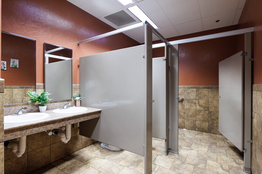 More Photos Of 7196 S Highway 92, Hereford Restaurant For Sale