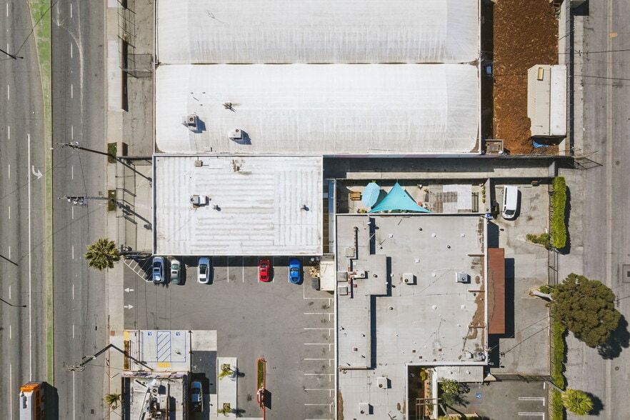 More Photos Of 12819 Main St, Los Angeles Warehouse For Sale
