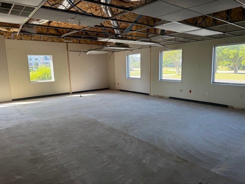 More Photos Of 230 N Equity Dr, Smithfield Medical For Lease