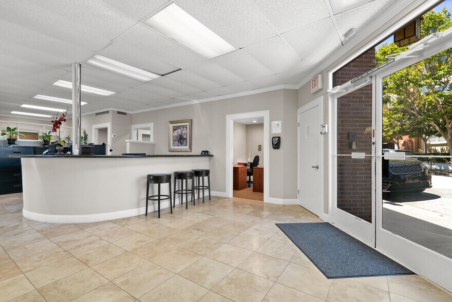 More Photos Of 129 Water St, Santa Cruz Office For Lease