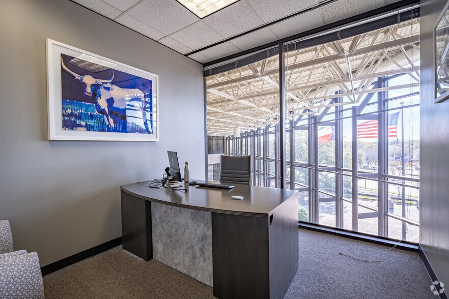 More Photos Of 12621 Featherwood Dr, Houston Office For Lease