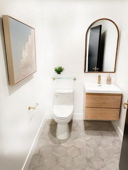 More Photos Of 1525 State St, Santa Barbara Serviced Offices For Sale