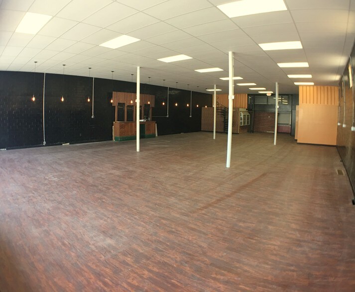 More Photos Of 996-1000 Greentree Rd, Pittsburgh Freestanding For Lease