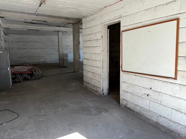 More Photos Of 814 6th Ave W, Bradenton Flex For Lease