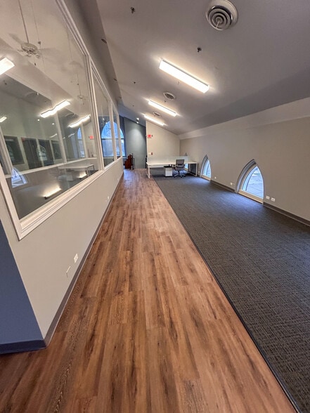 More Photos Of 30 N Lincoln St, Batavia Office For Lease