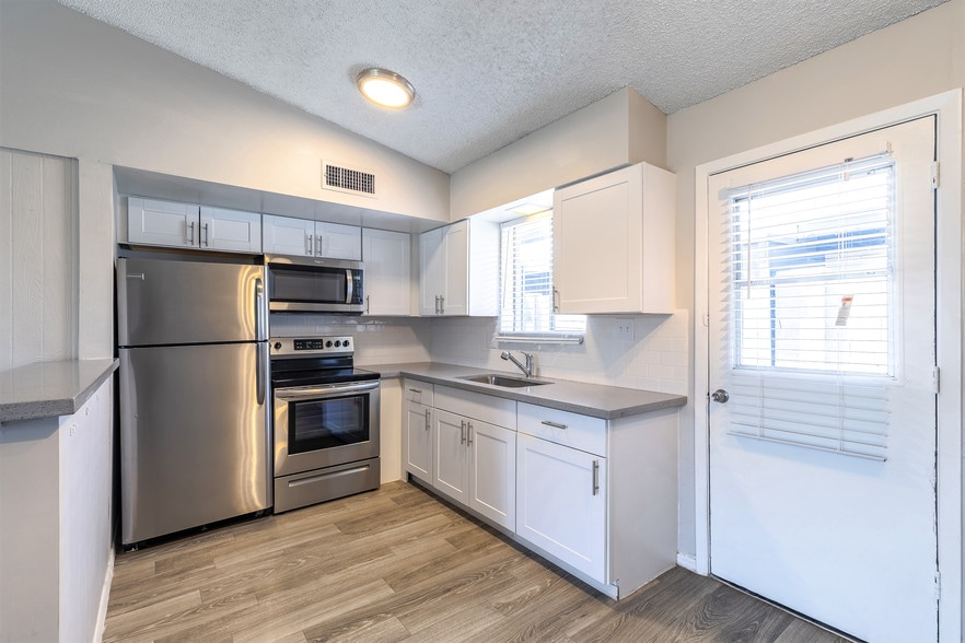 More Photos Of 2620 N 40th St, Phoenix Apartments For Sale