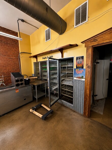 More Photos Of 6943 Monroe, Stockwell Convenience Store For Sale