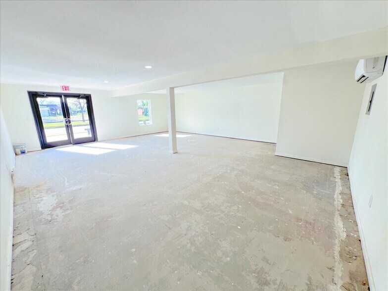 More Photos Of 7704 Irvington Blvd, Houston General Retail For Lease