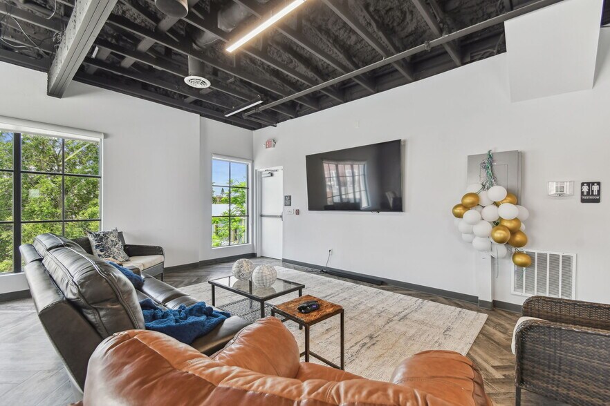 More Photos Of 1919-1925 E 6th Ave, Tampa Office For Sale