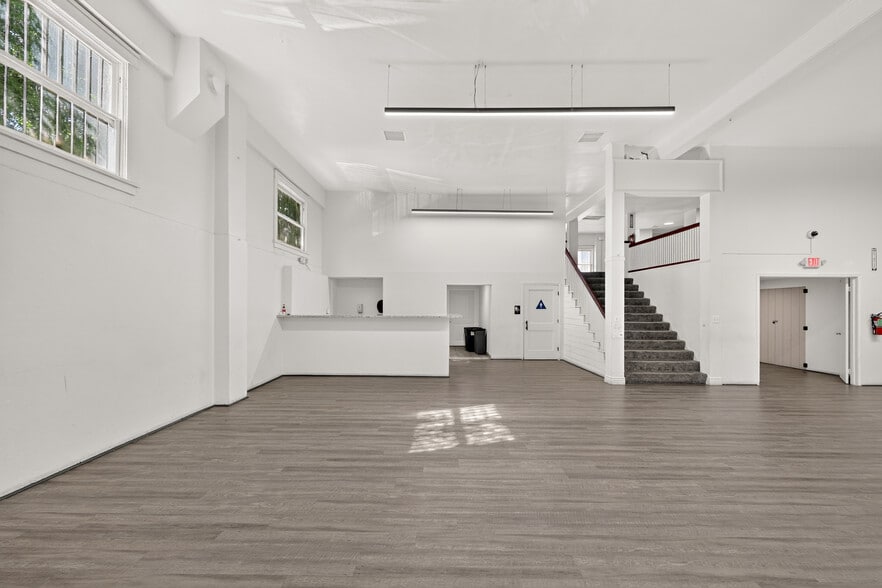 More Photos Of 1300-1340 Broadway Ave, Atwater Storefront For Lease