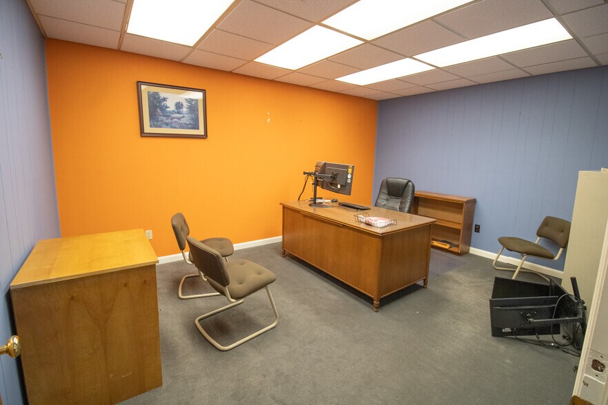 More Photos Of 36 9th St, Richmond Office For Sale
