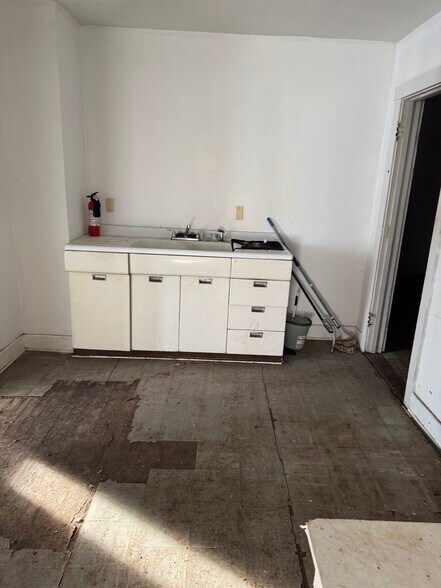 More Photos Of 1175 E Napier Ave, Benton Harbor Flex For Sale