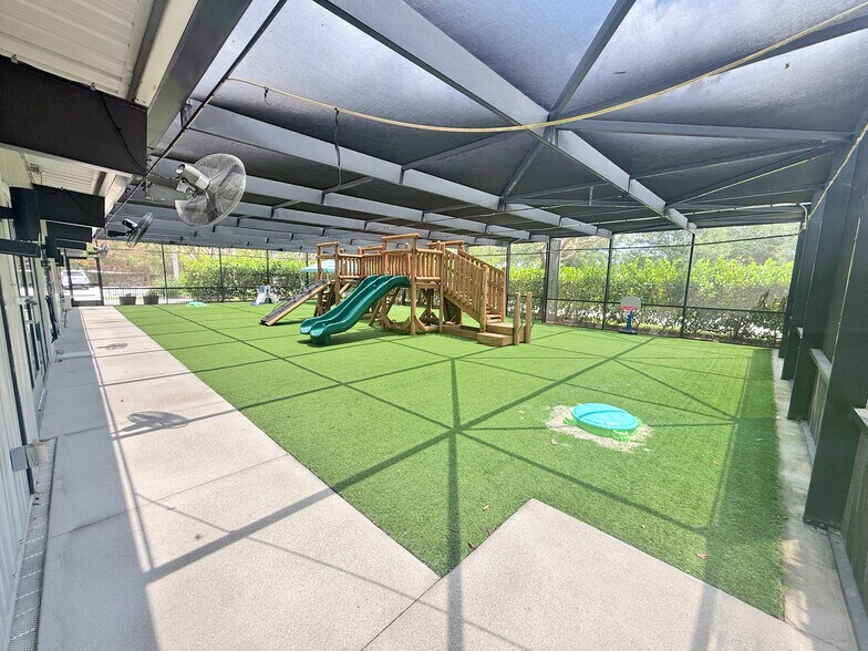 More Photos Of 6051 Bayshore Dr, Naples Daycare Center For Sale