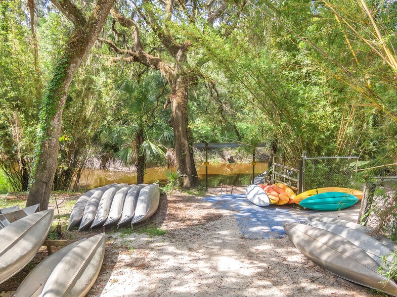 More Photos Of 4572 Alafia Canoe Trl, Valrico Storefront Retail Residential For Sale