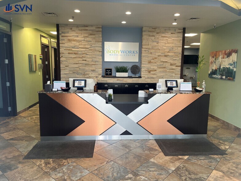 More Photos Of 917-923 S Randall Rd, St Charles General Retail For Lease