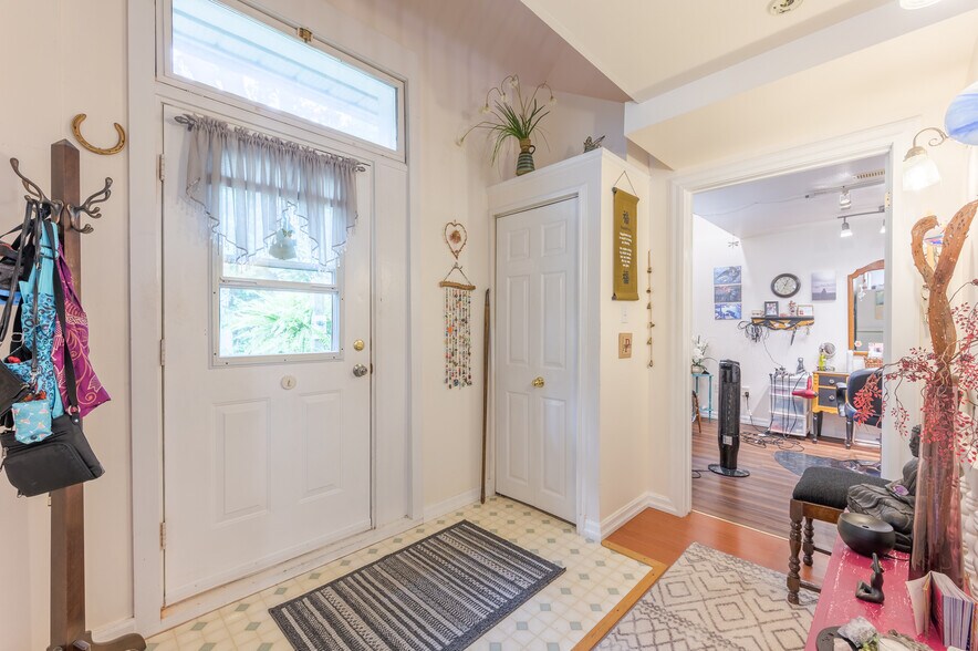 More Photos Of 131 King St E, Cobourg Multifamily For Sale