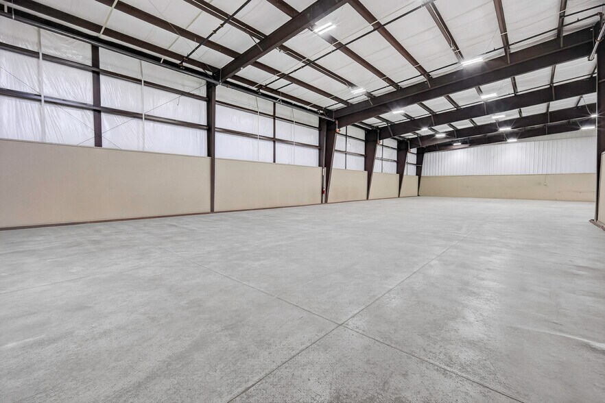 More Photos Of 2451 Van Buren St, Norman Warehouse For Lease