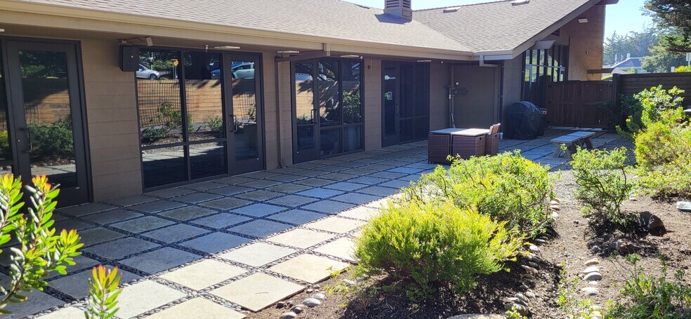 More Photos Of 26135 Carmel Rancho Blvd, Carmel General Retail For Lease