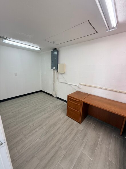 More Photos Of 448 E Venice Ave, Venice Freestanding For Lease