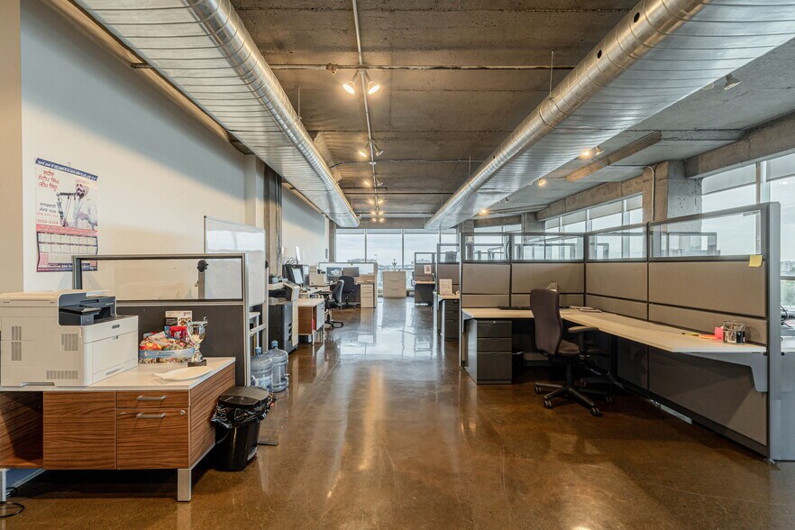 More Photos Of 3737 Boul Cremazie E, Montréal Office For Lease