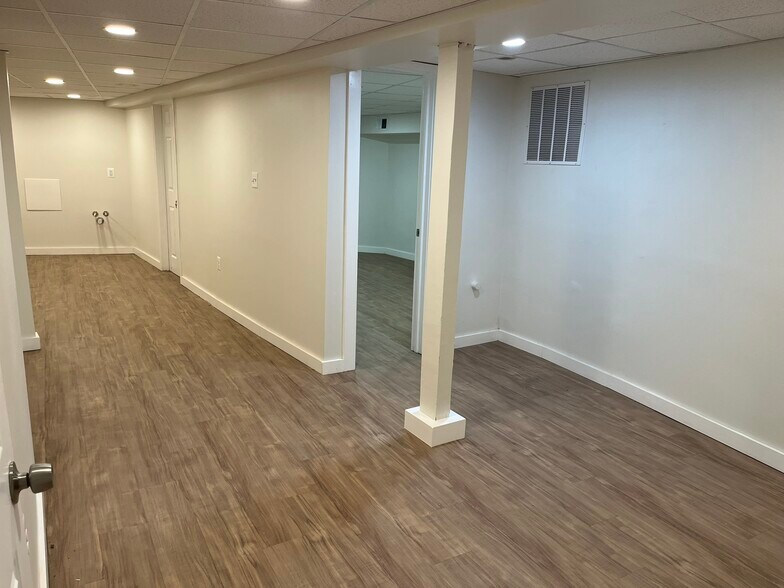 More Photos Of 5 Barney Cir SE, Washington Medical For Lease