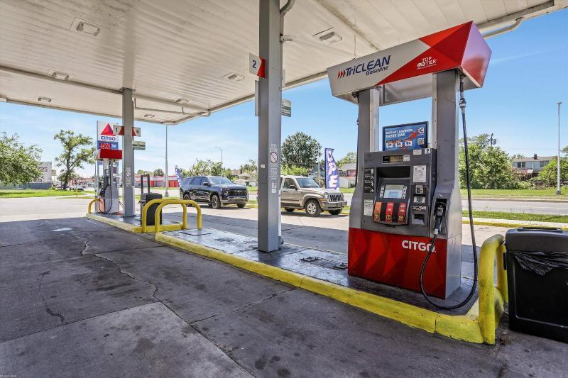 More Photos Of 13730 Livernois Ave, Detroit General Retail For Sale