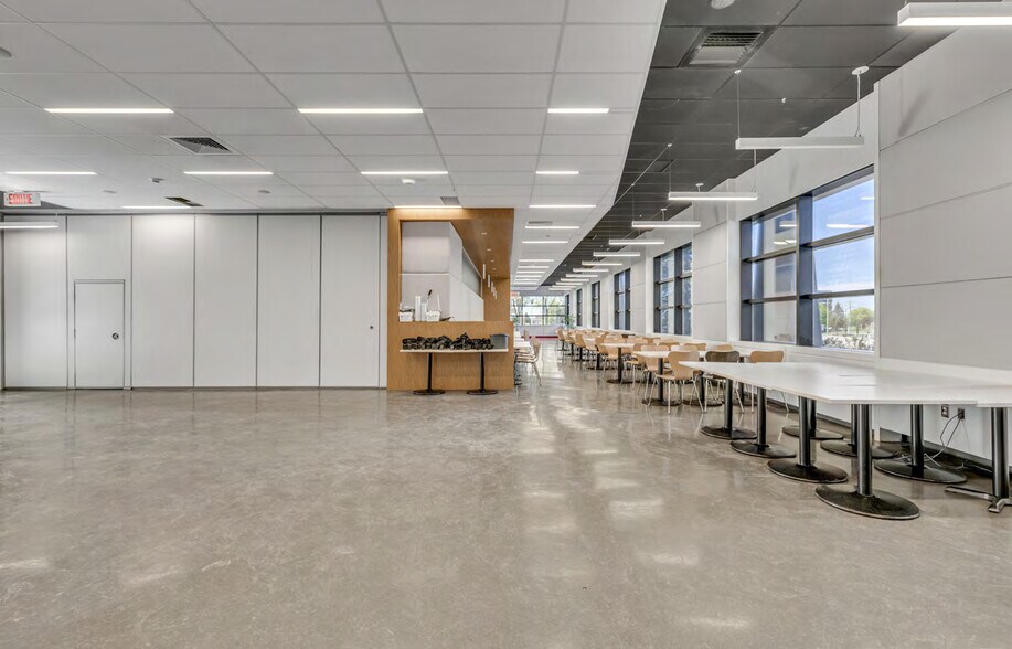 More Photos Of 6300 Boul Guillaume Couture, Lévis Office For Lease