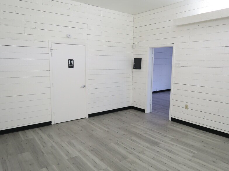 More Photos Of 5707 Schumacher Ln, Houston Auto Dealership For Lease