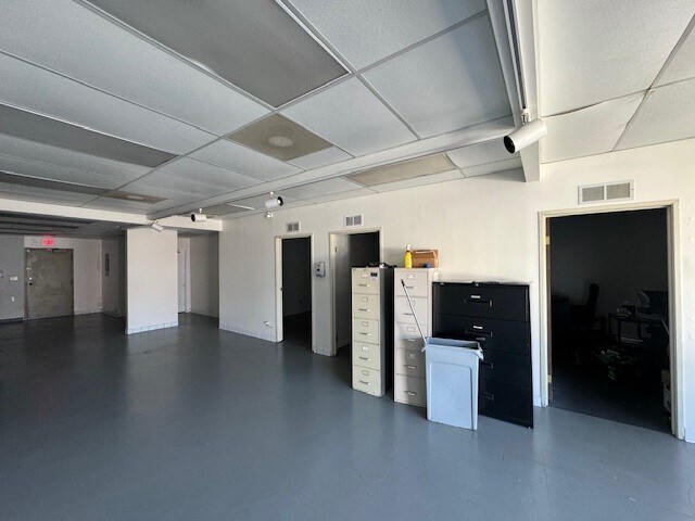 More Photos Of 13920 Foothill Blvd, Sylmar Storefront Retail Office For Lease
