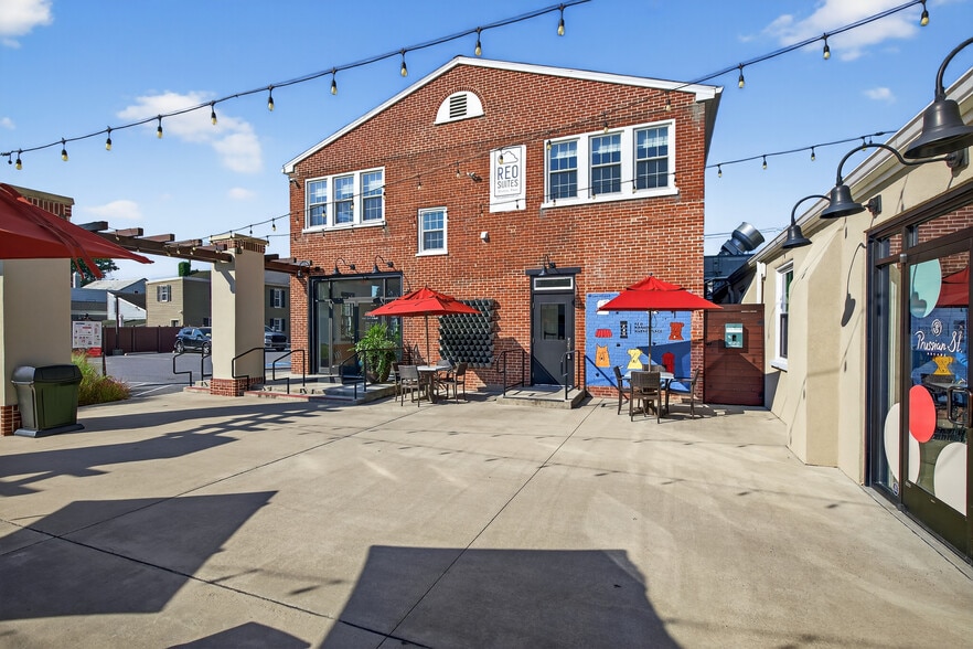 More Photos Of 51 N Main St, Manheim General Retail For Sale