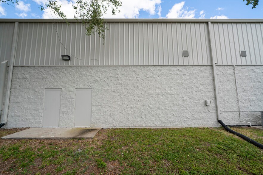 More Photos Of 7307 Sandscove Ct, Winter Park Light Distribution For Lease