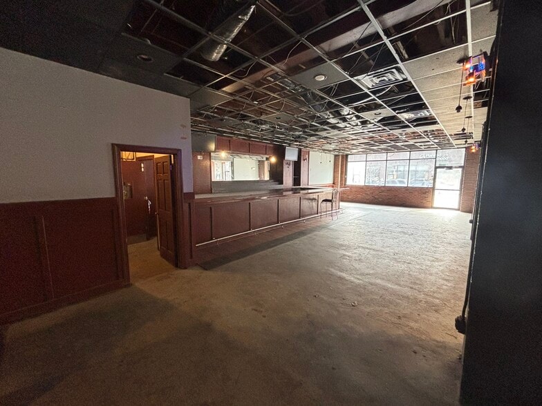 More Photos Of 2307 University Ave, Des Moines Restaurant For Lease