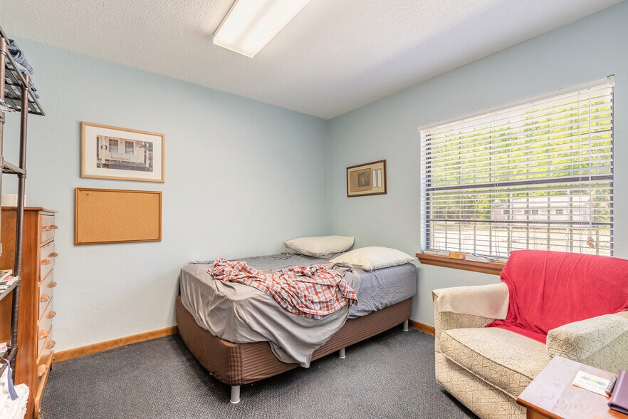 More Photos Of 300 Washington Pl, Ormond Beach Warehouse For Sale