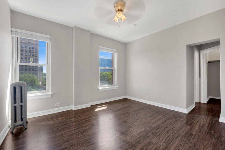 More Photos Of 1401 E Hyde Park Blvd, Chicago Apartments For Sale
