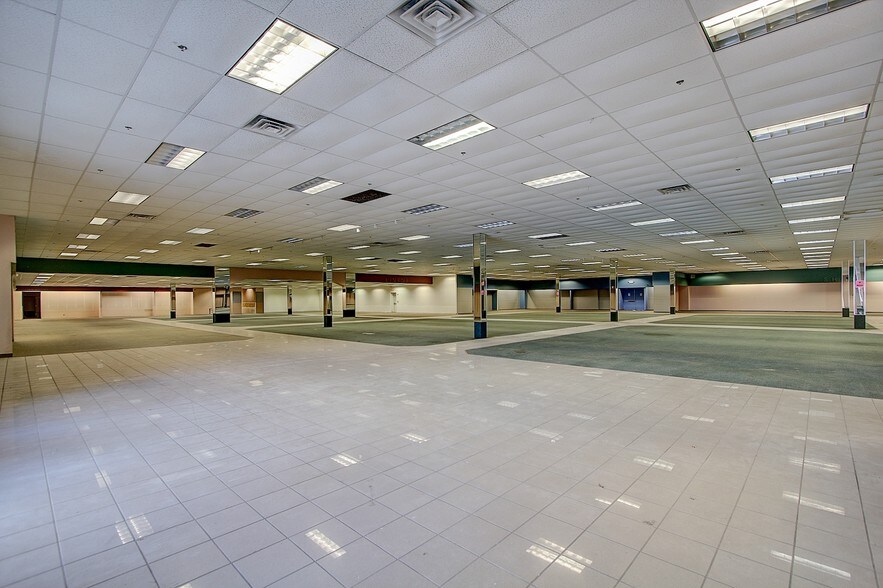 More Photos Of 8603 W Brown Deer Rd, Milwaukee Storefront For Lease