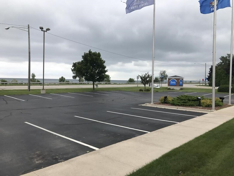 More Photos Of 2848 Memorial Dr, Two Rivers Medical For Lease