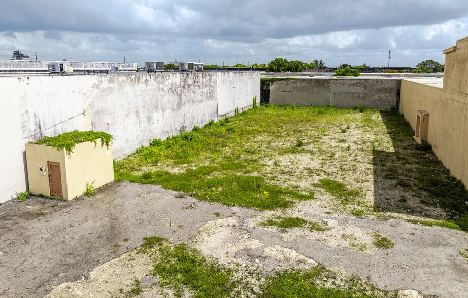More Photos Of 6965 NW 46th St, Miami Warehouse For Sale