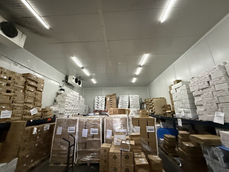 More Photos Of 529 Bryant Ave, Bronx Warehouse For Lease