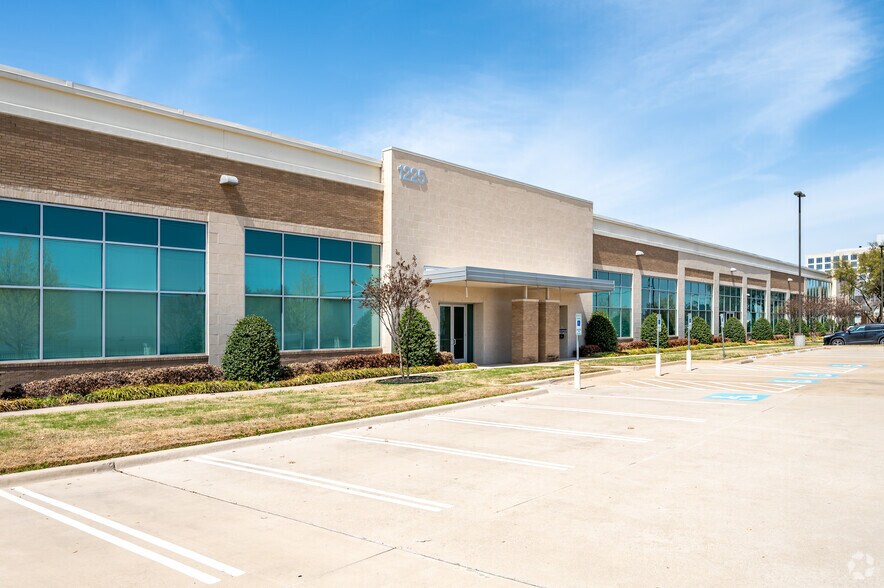 More Photos Of 1225 Alma Rd, Richardson Office For Lease