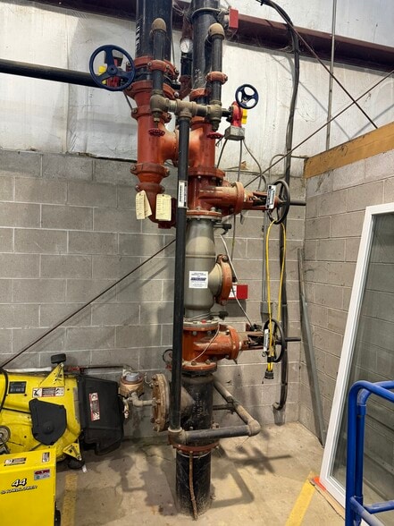 More Photos Of 498 Maratech Ave, Marathon Industrial For Lease