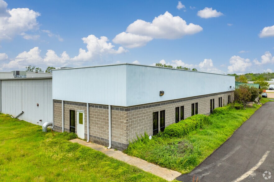 More Photos Of 135 Industrial Dr N, Madison Warehouse For Sale